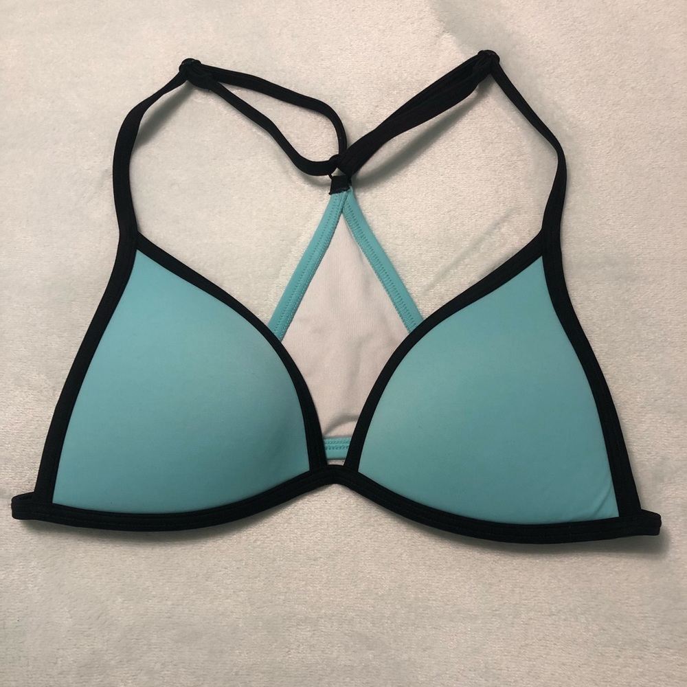 Blue Victoria’s Secret (Pink) bikini top!💙